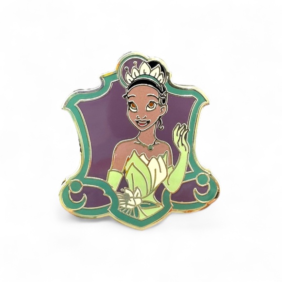 NEW Disney's Princess and the Frog Princess Tiana Portrait Disney Trading Pin - Picture 1 of 2